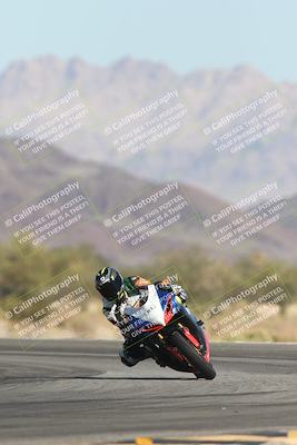 media/Oct-30-2025-Racers Edge (Thu) [[dabbdaf680]]/3-B Group/Session 2 (Turn 14)/